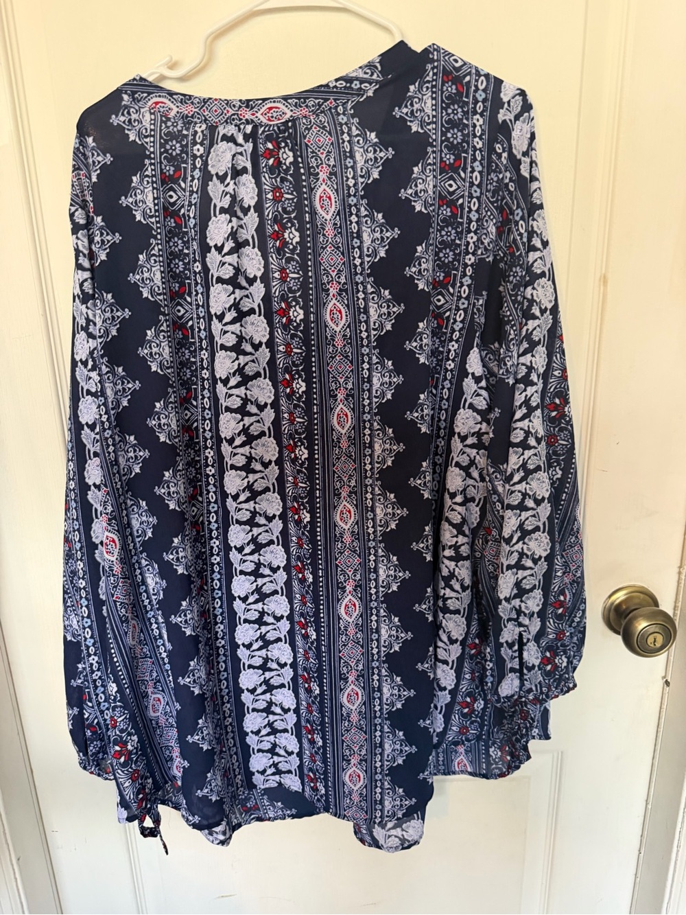Liz Claiborne Navy Floral Paisley Top with Red Accents - Picture 2 of 5